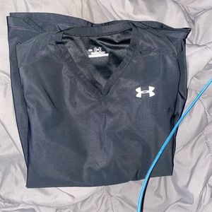 Black under armour size medium but fits like a (s-xs) in good condition still.